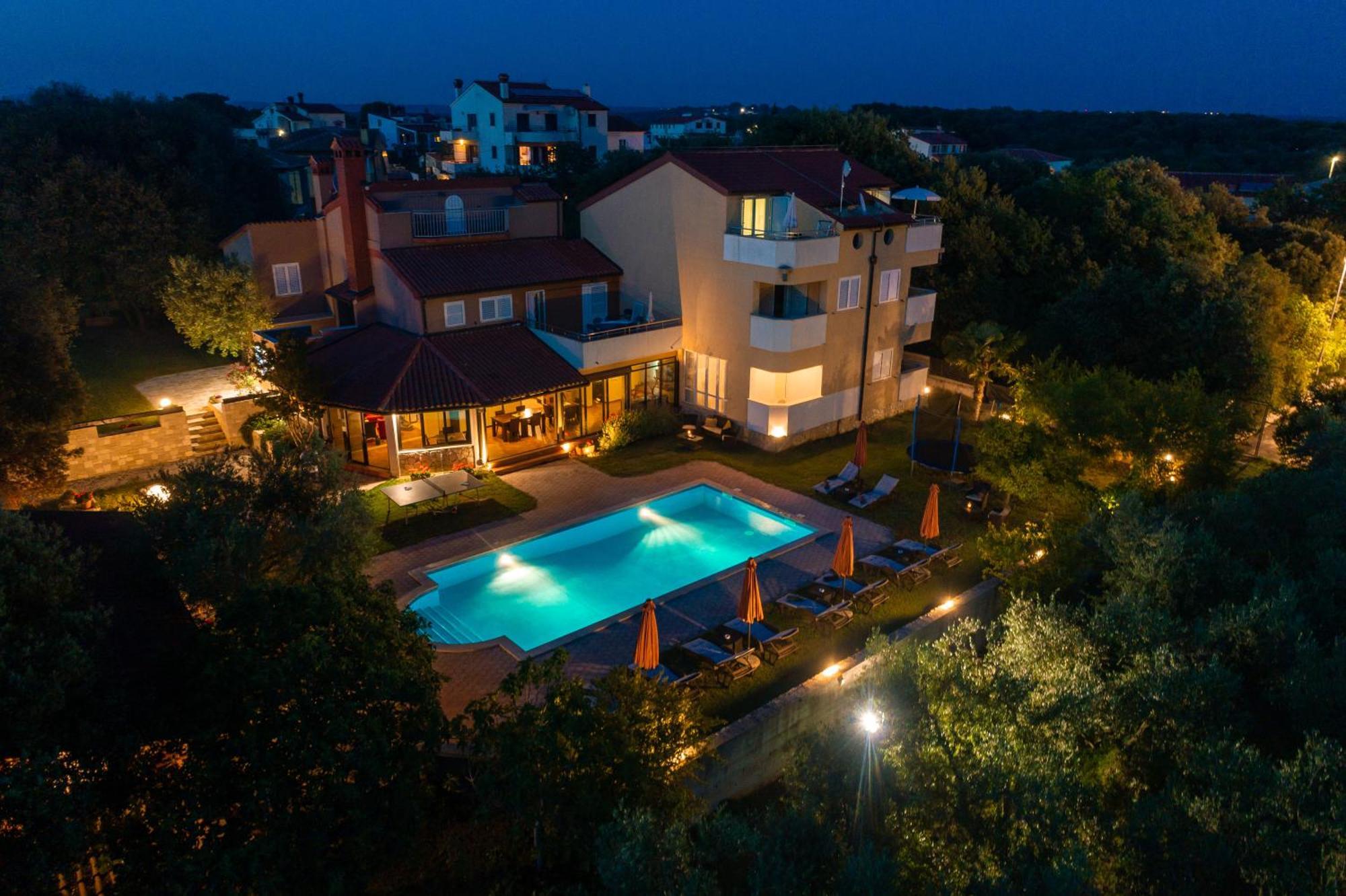 Guesthouse "Barboska" - Big Outdoor Swimming Pool & Private Tennis Court Vodnjan Exterior foto