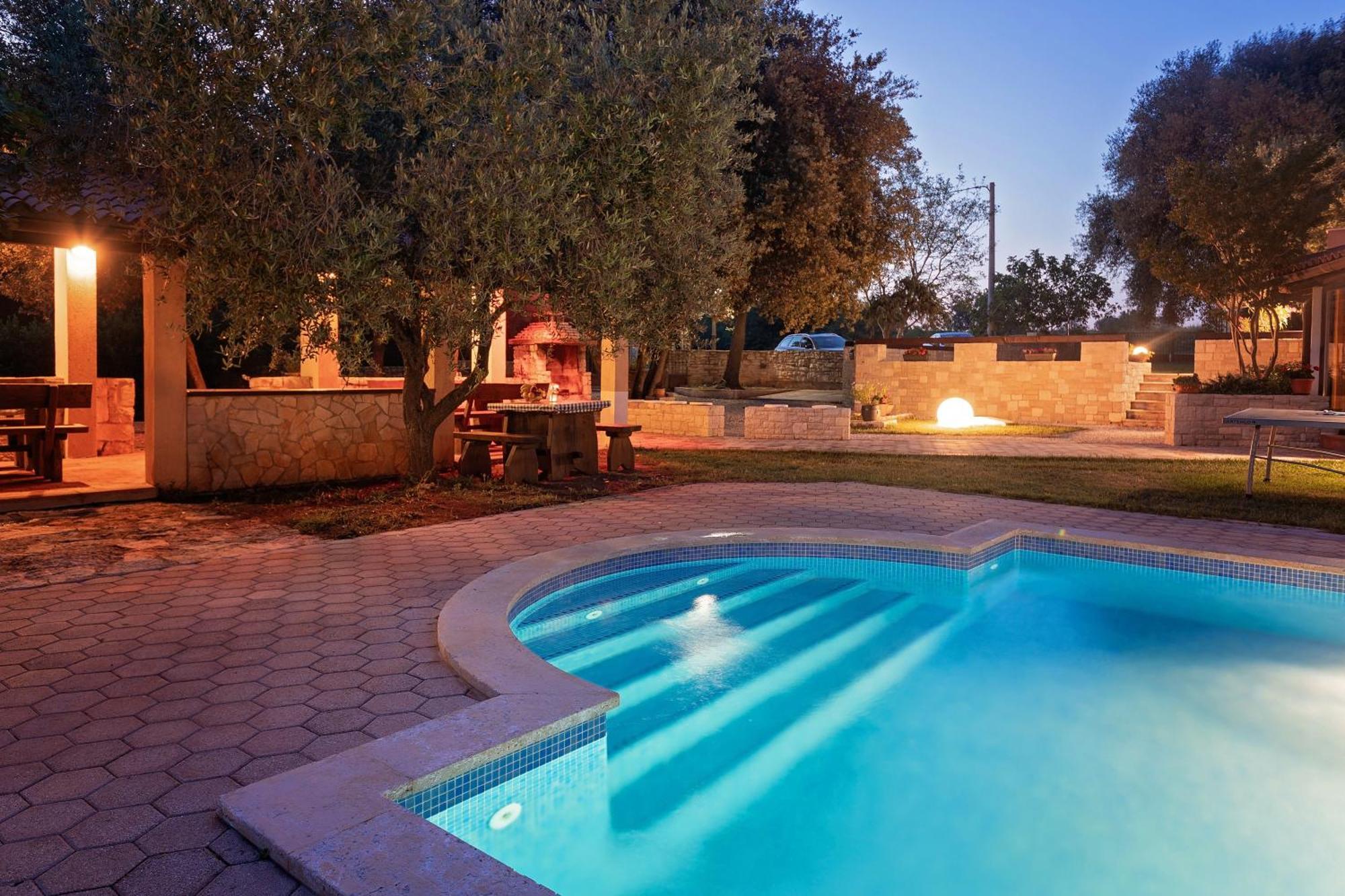Guesthouse "Barboska" - Big Outdoor Swimming Pool & Private Tennis Court Vodnjan Exterior foto