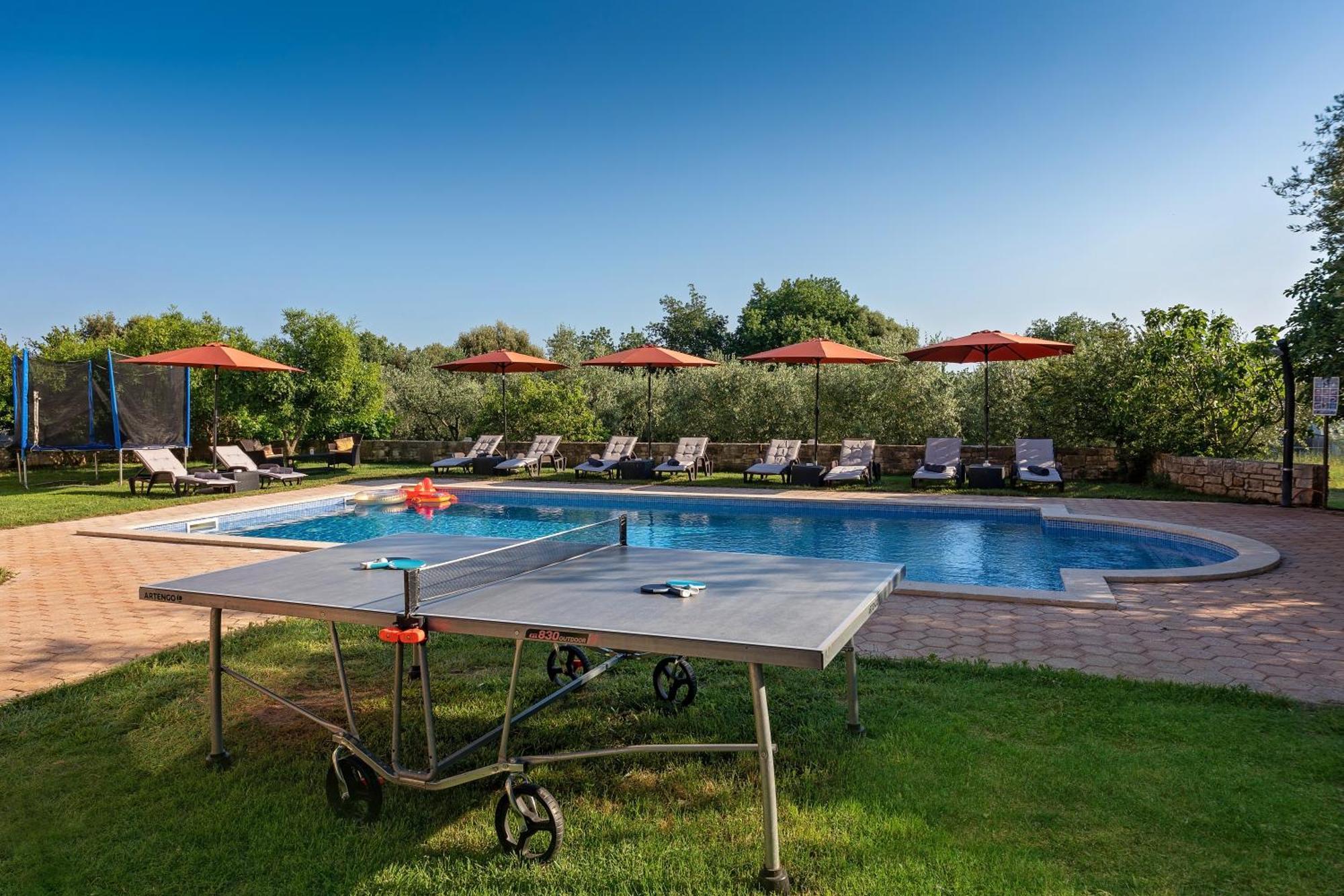 Guesthouse "Barboska" - Big Outdoor Swimming Pool & Private Tennis Court Vodnjan Exterior foto
