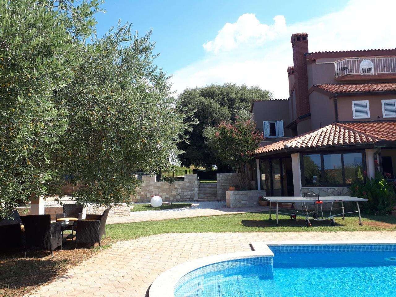Guesthouse "Barboska" - Big Outdoor Swimming Pool & Private Tennis Court Vodnjan Exterior foto