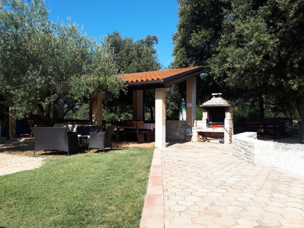 Guesthouse "Barboska" - Big Outdoor Swimming Pool & Private Tennis Court Vodnjan Exterior foto